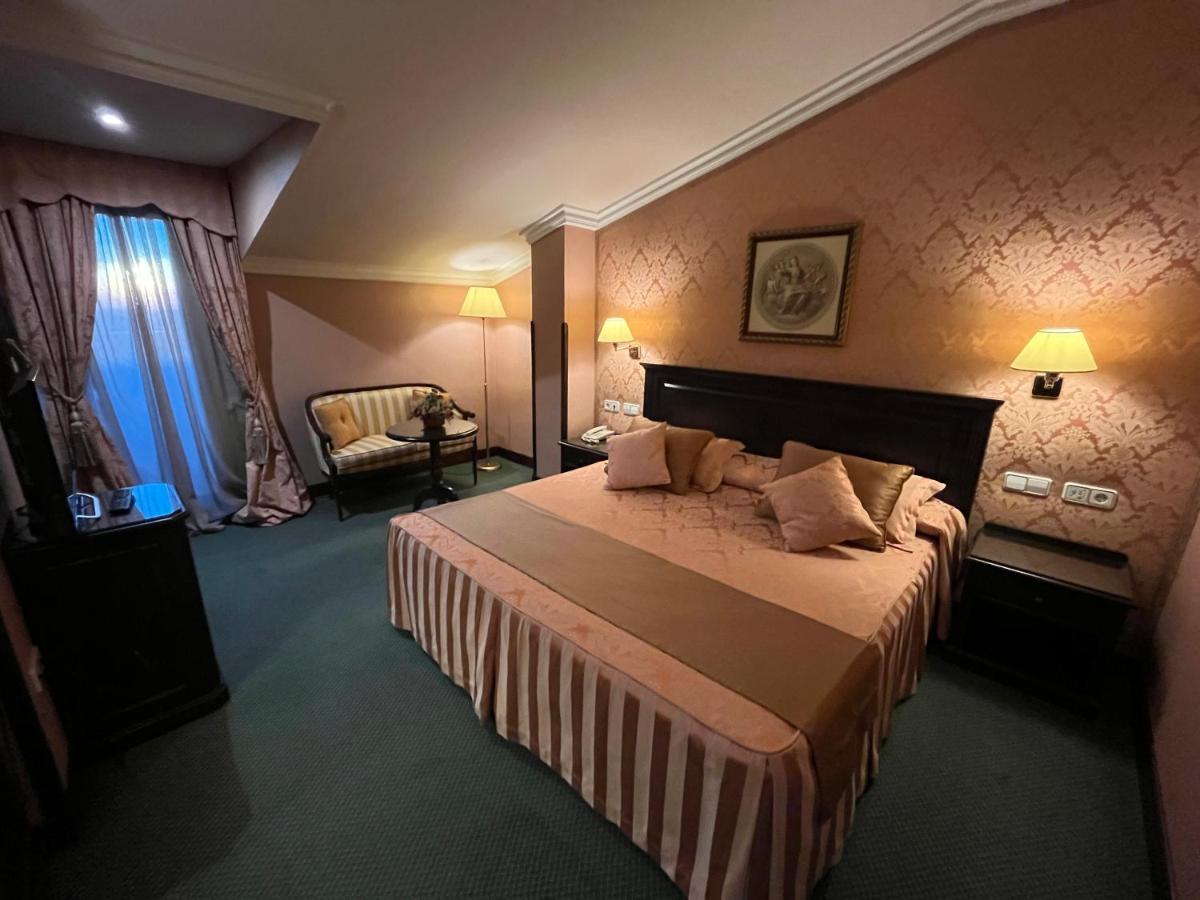 Santiago 4*