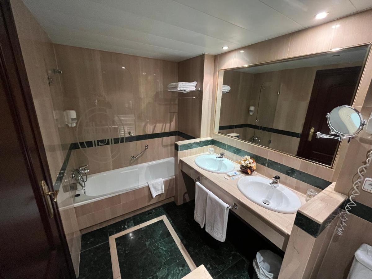 Hotel Santiago 4*