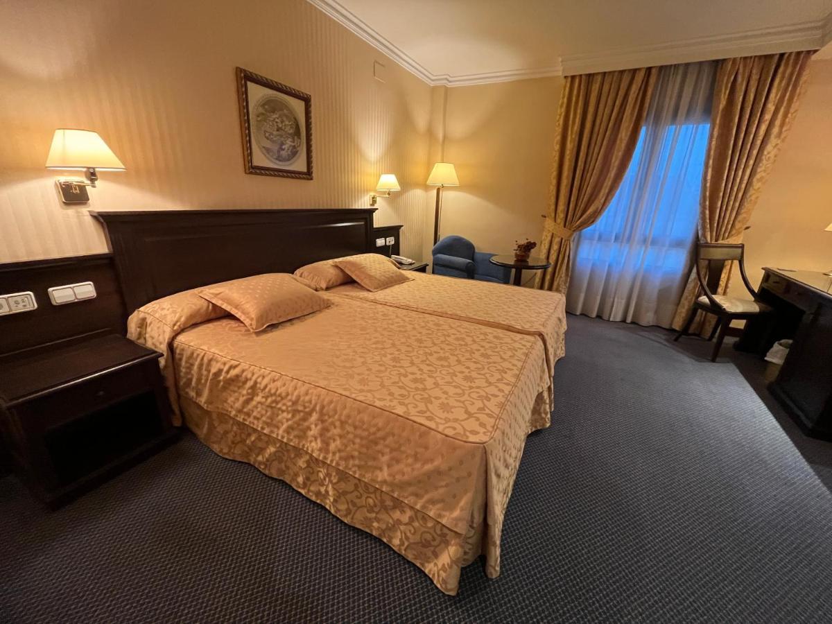Hotel Santiago 4*